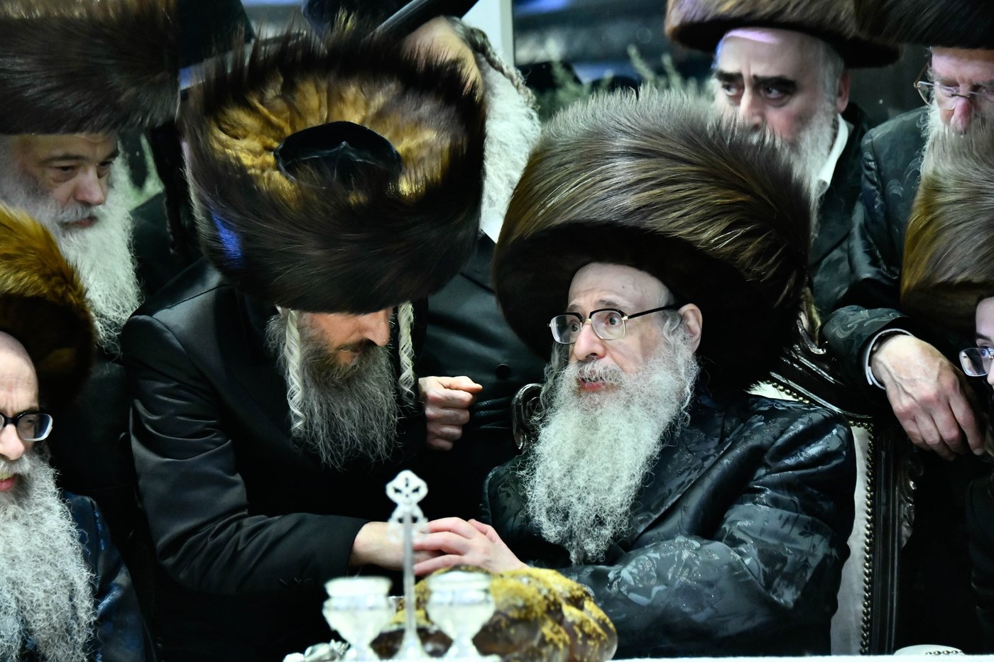 האדמו"ר מצאנז קלויזנבורג בנישואי נכדת הרב עזריאל טאובר