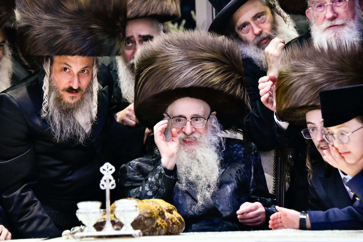 האדמו"ר מצאנז קלויזנבורג בנישואי נכדת הרב עזריאל טאובר