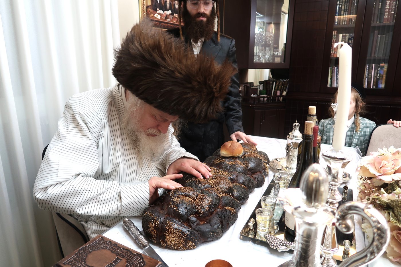 האדמו"ר ממבקשי אמונה בחיפה
