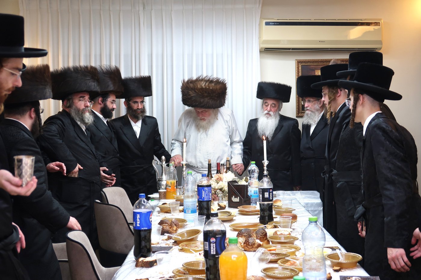 האדמו"ר ממבקשי אמונה בחיפה