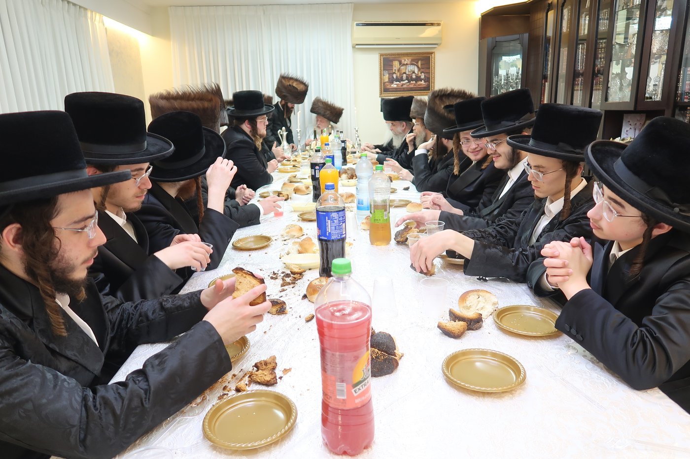 האדמו"ר ממבקשי אמונה בחיפה