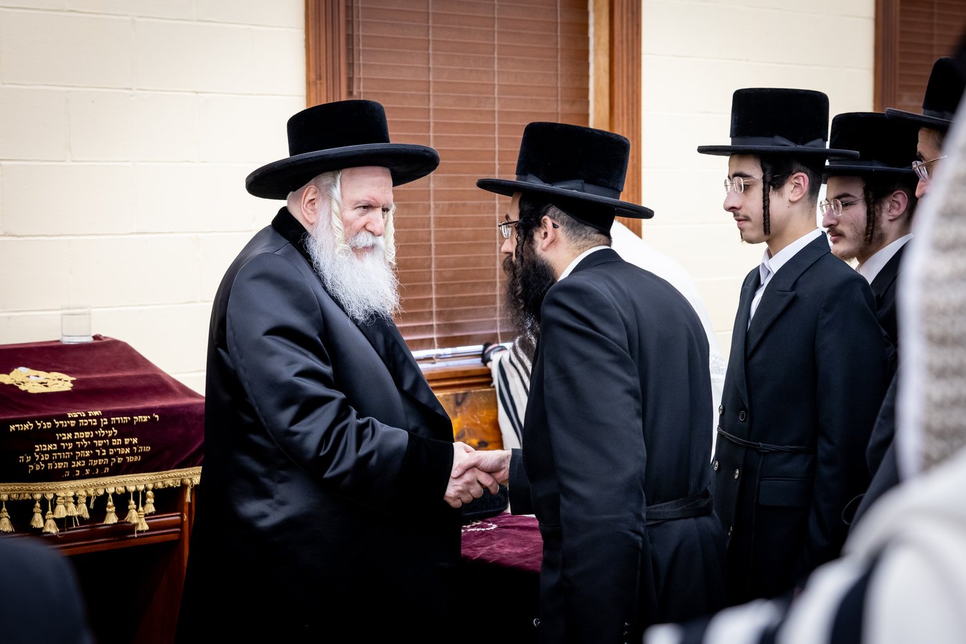 ר"ח אלול בצל האדמו"ר מבאבוב