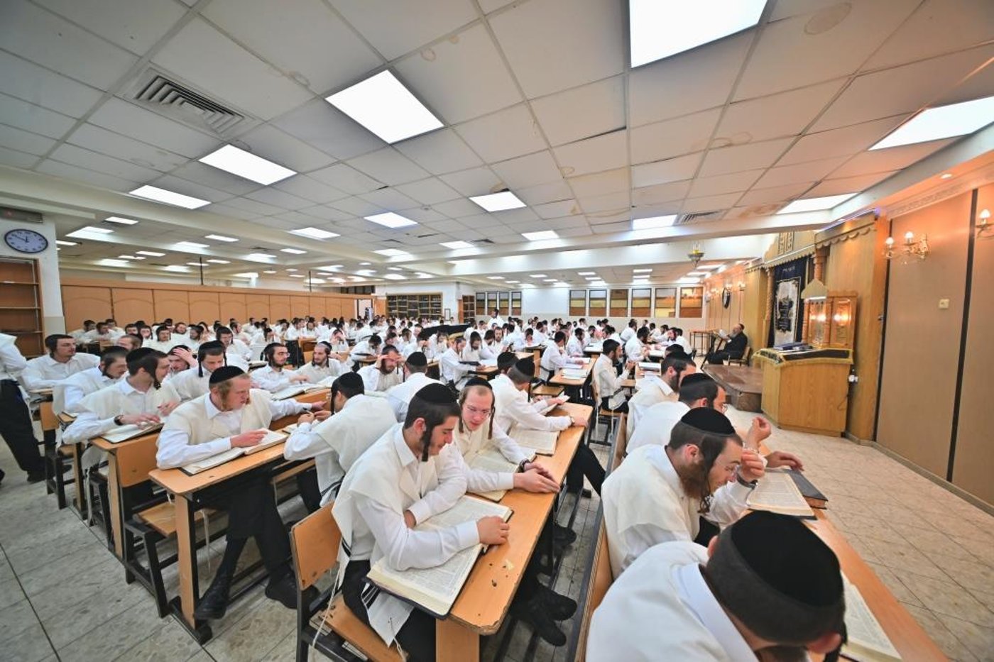 פתיחת הזמן בישיבת המתמידים