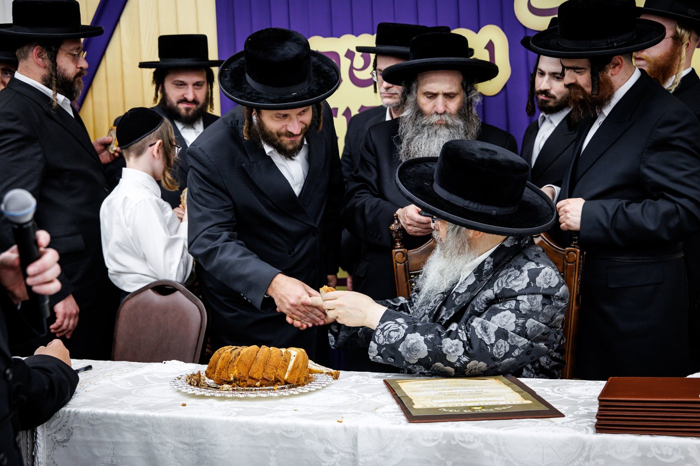 האדמו"ר מסאטמר בביקור במחנות הקיץ