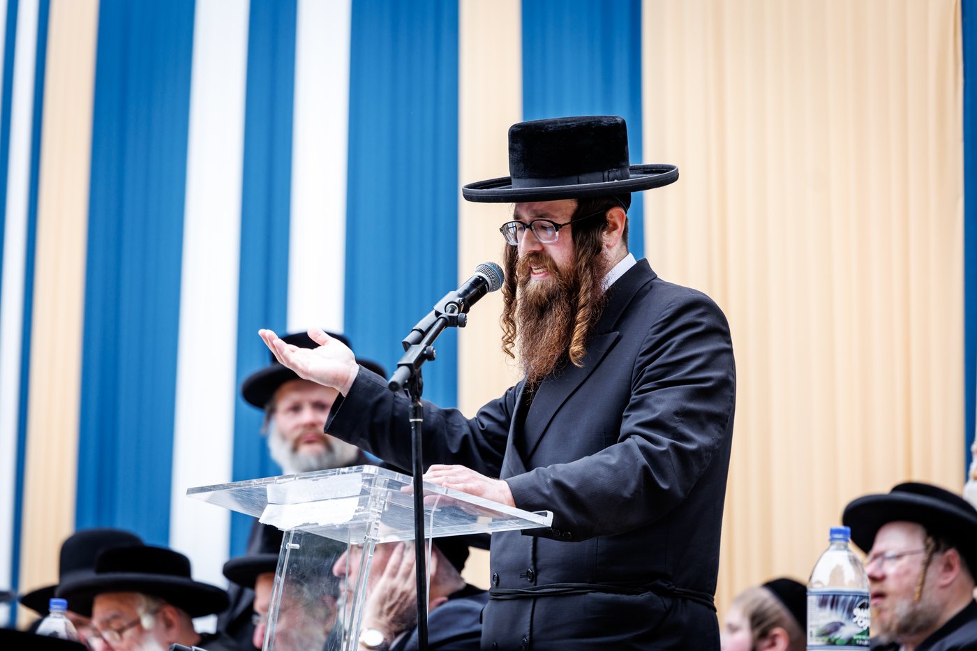 האדמו"ר מסאטמר בביקור במחנות הקיץ