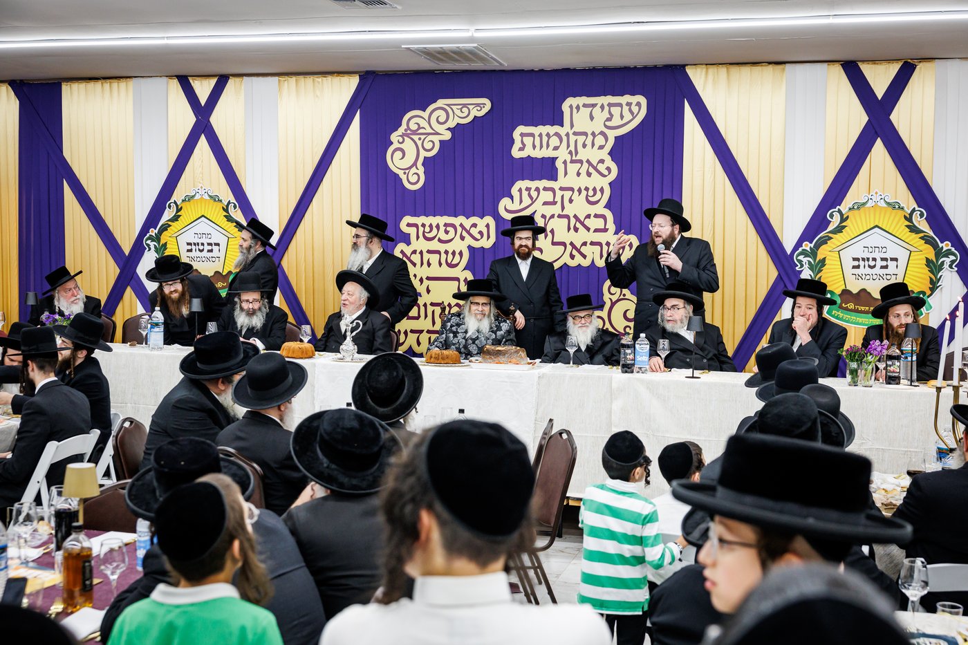 האדמו"ר מסאטמר בביקור במחנות הקיץ