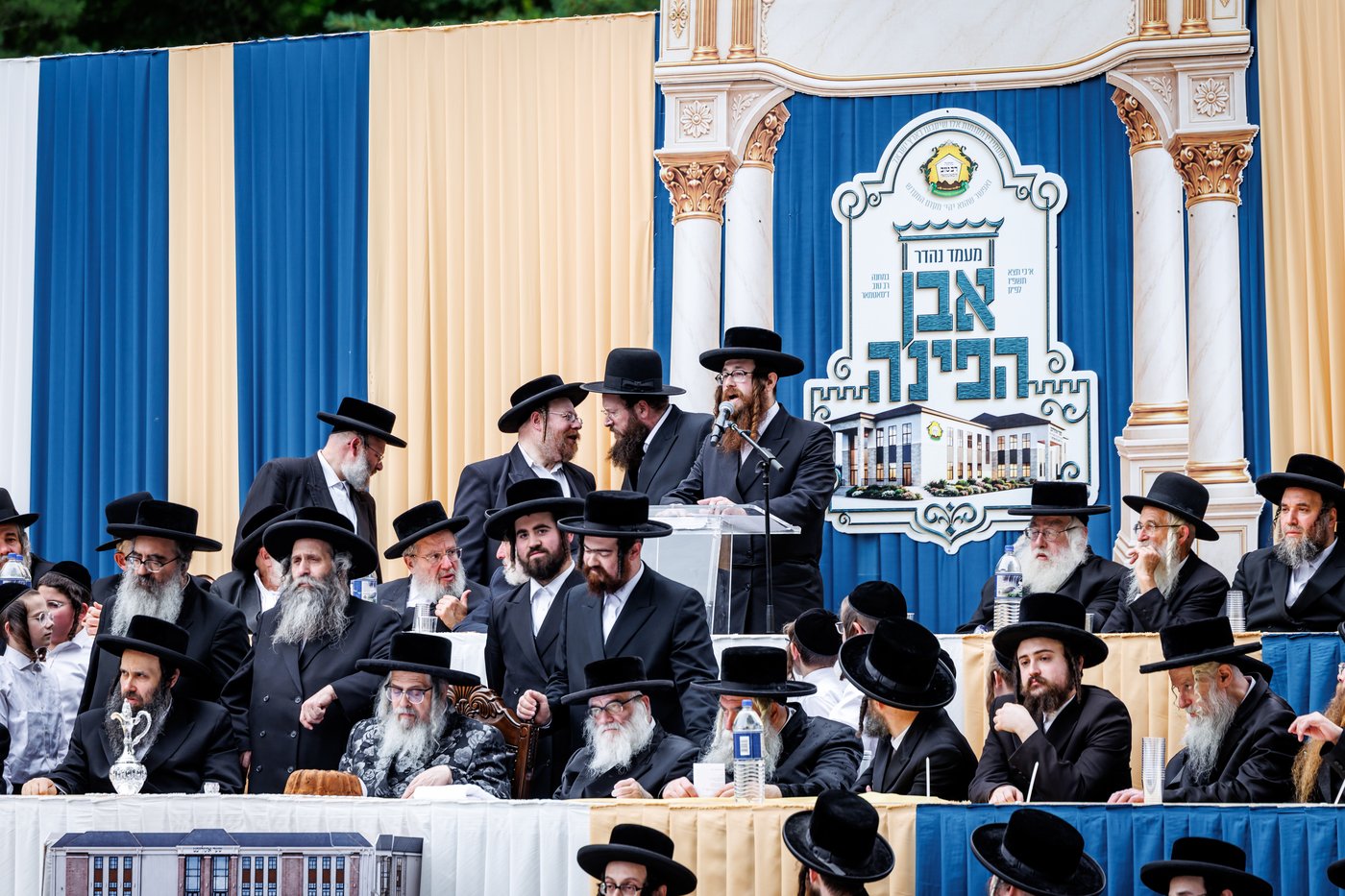 האדמו"ר מסאטמר בביקור במחנות הקיץ