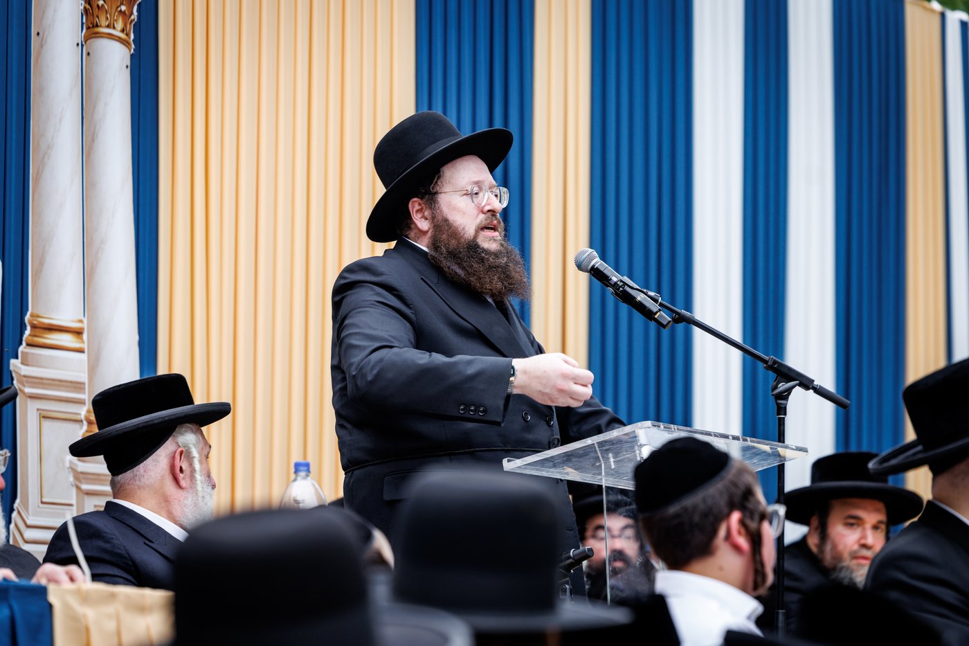 האדמו"ר מסאטמר בביקור במחנות הקיץ