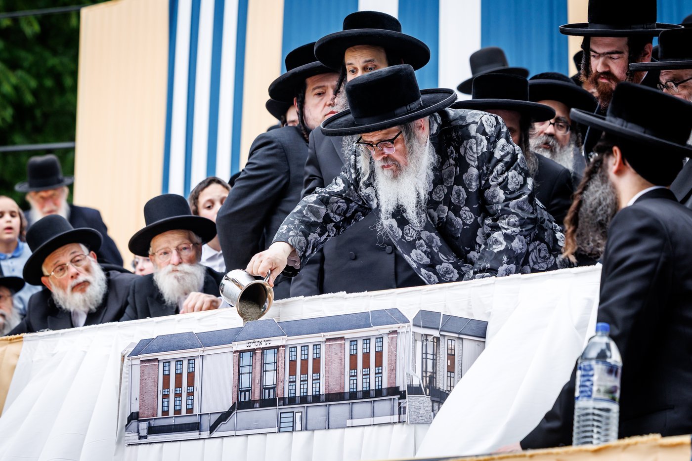 האדמו"ר מסאטמר בביקור במחנות הקיץ