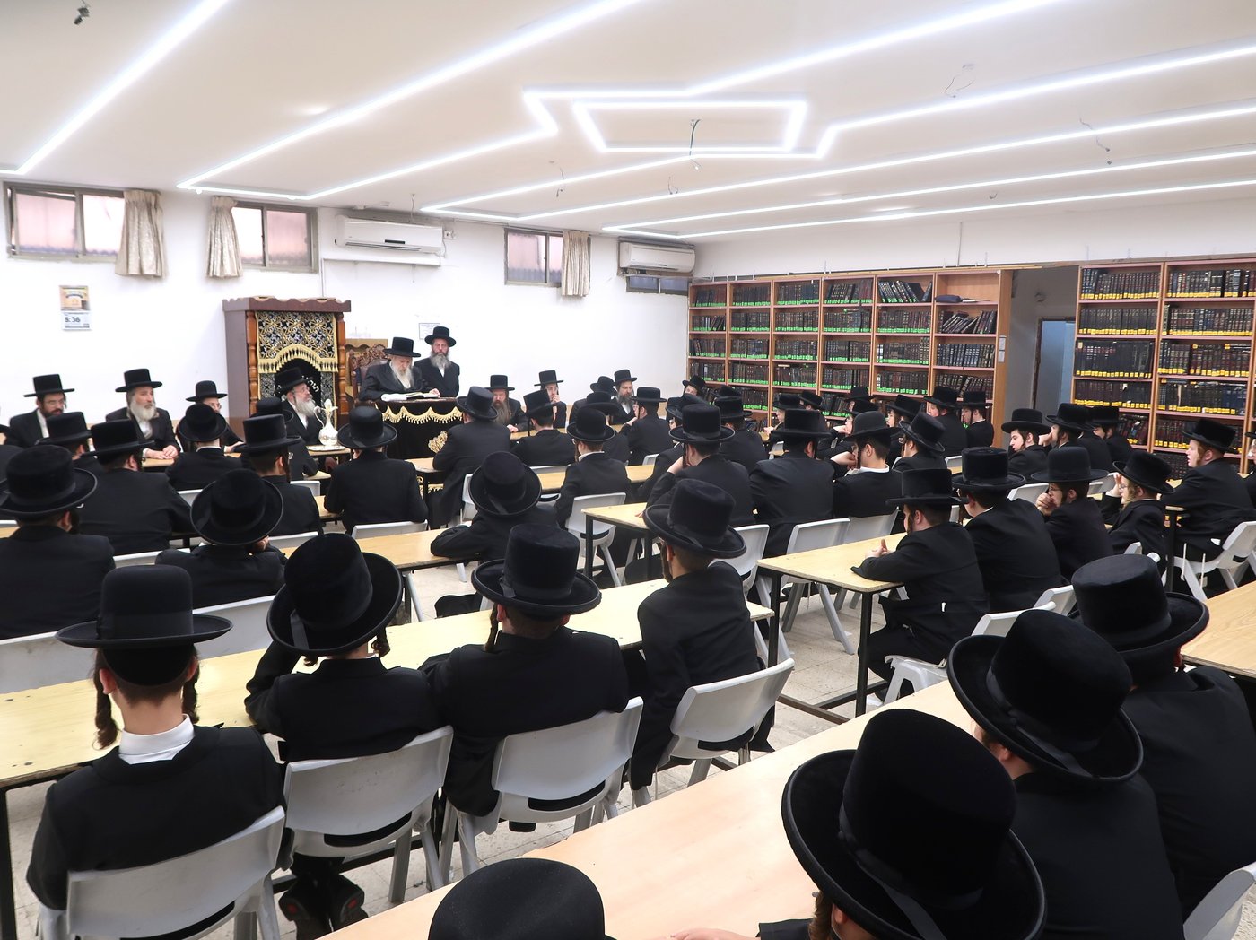 פתיחת הזמן בישיבת טשארנאביל