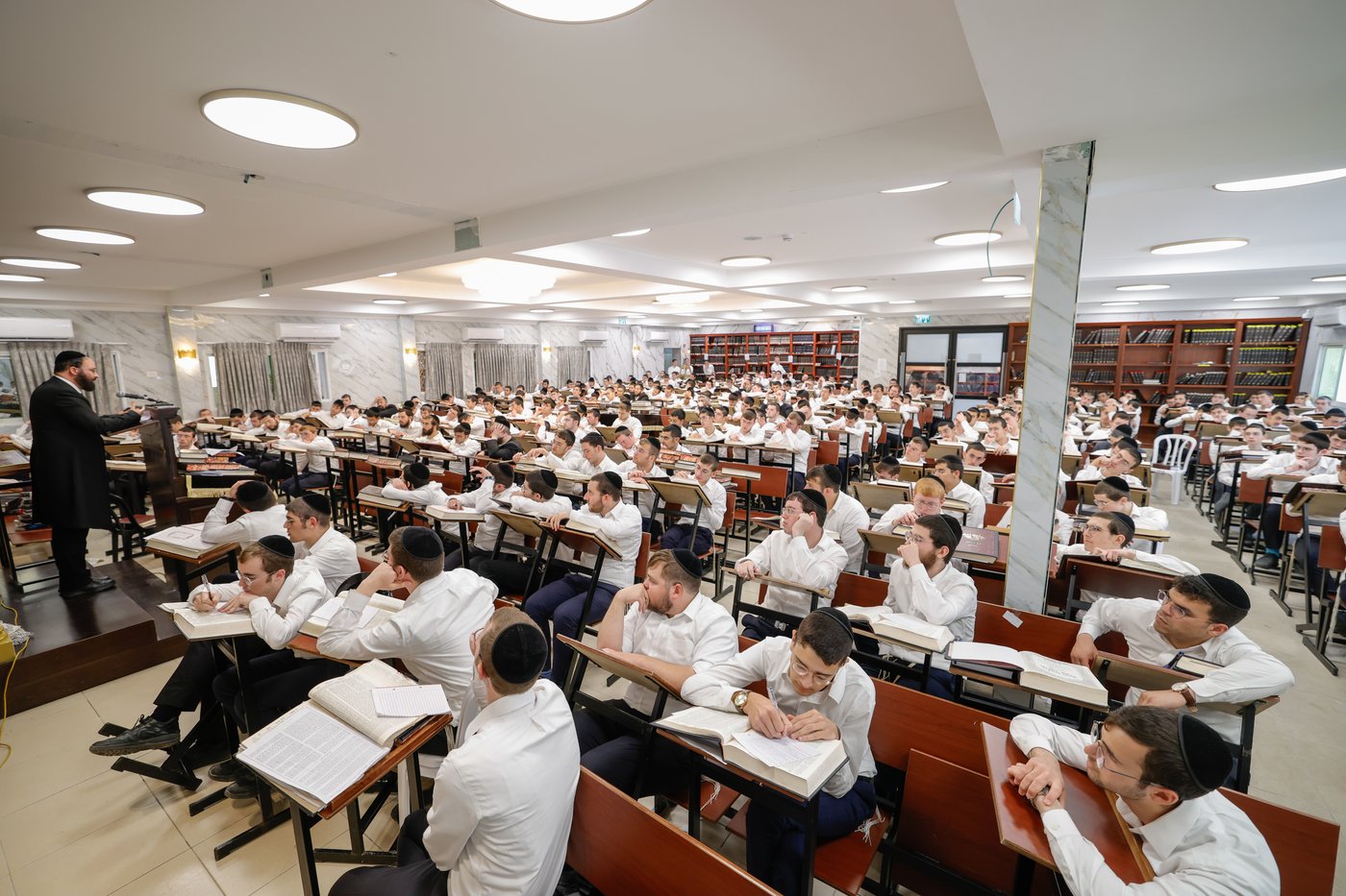 פתיחת הזמן בישיבת 'מגדל עוז'