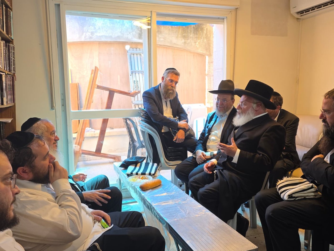 ניחום אבלים אצל רבי אליהו מאיר פייבלזון