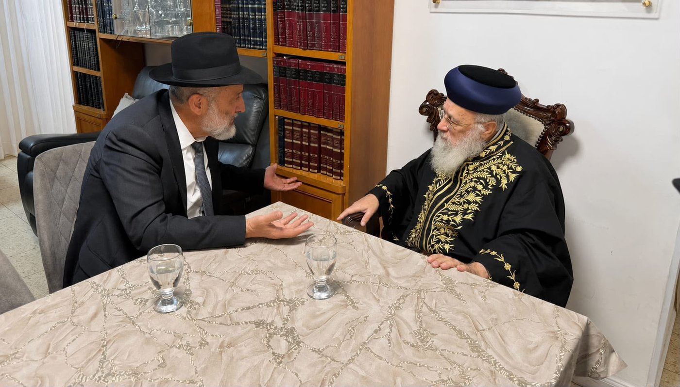 אריה דרעי במעונו של הראש"ל הגר"י יוסף