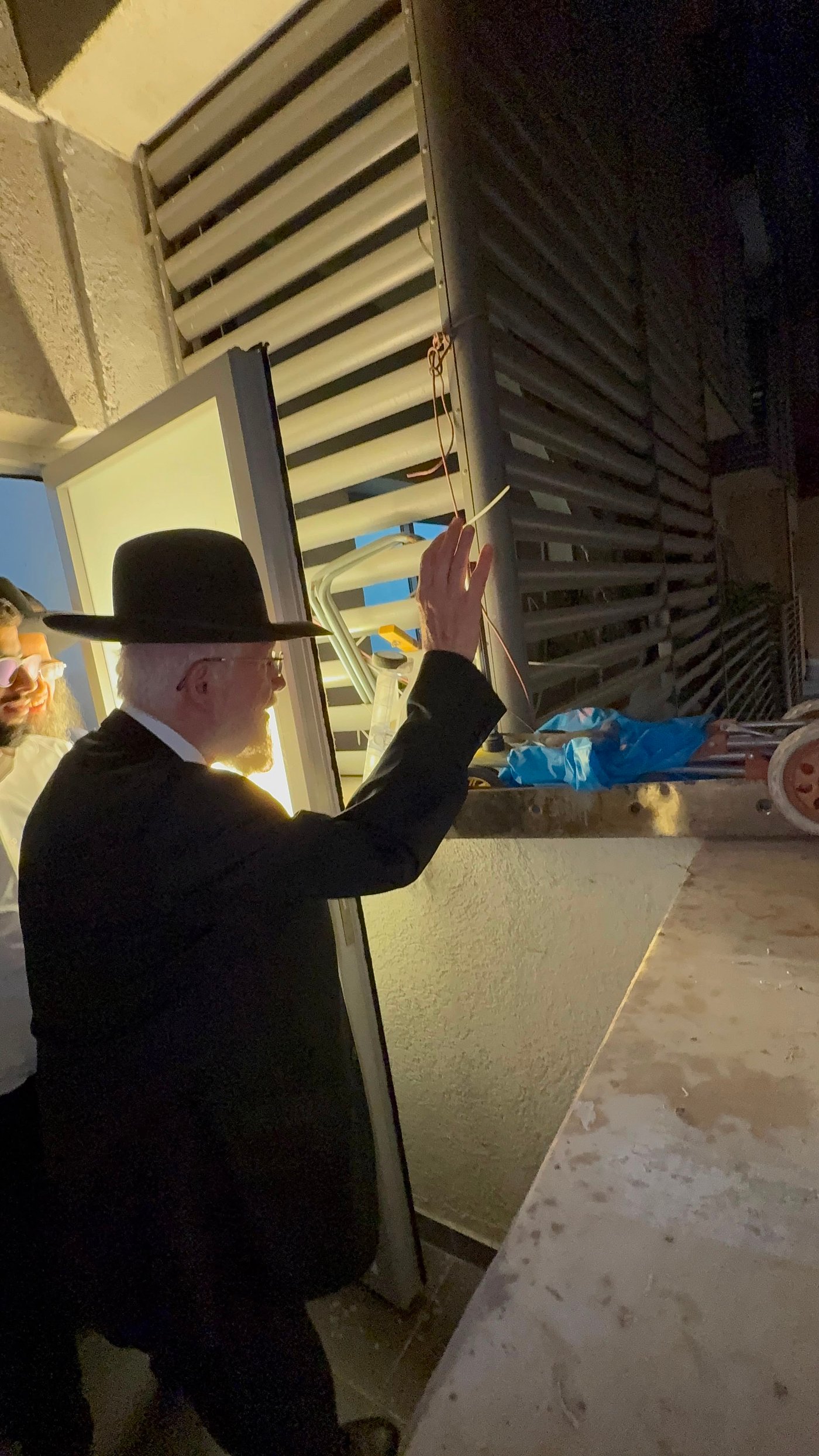 הגר"צ מאזוז בשילוח הקן