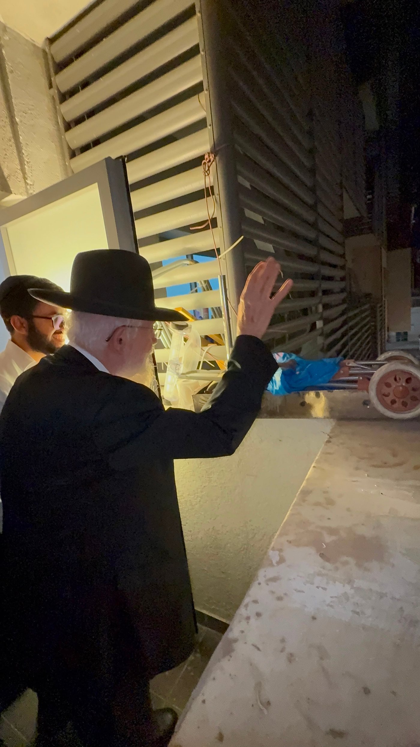 הגר"צ מאזוז בשילוח הקן