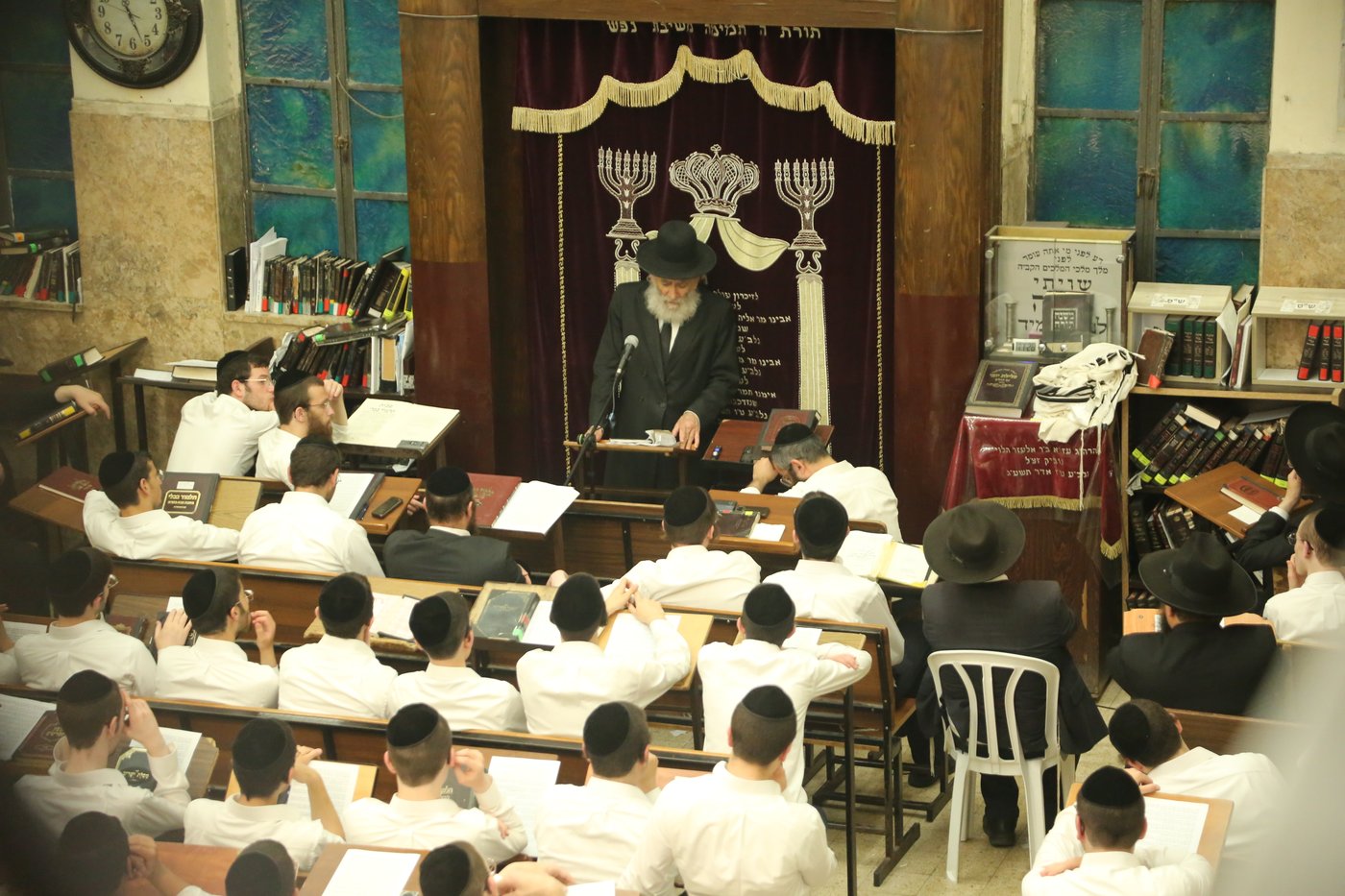 בישיבת פוניבז': מעמד תפילה והתעוררות בעקבות פסק הבוררות על הפינוי