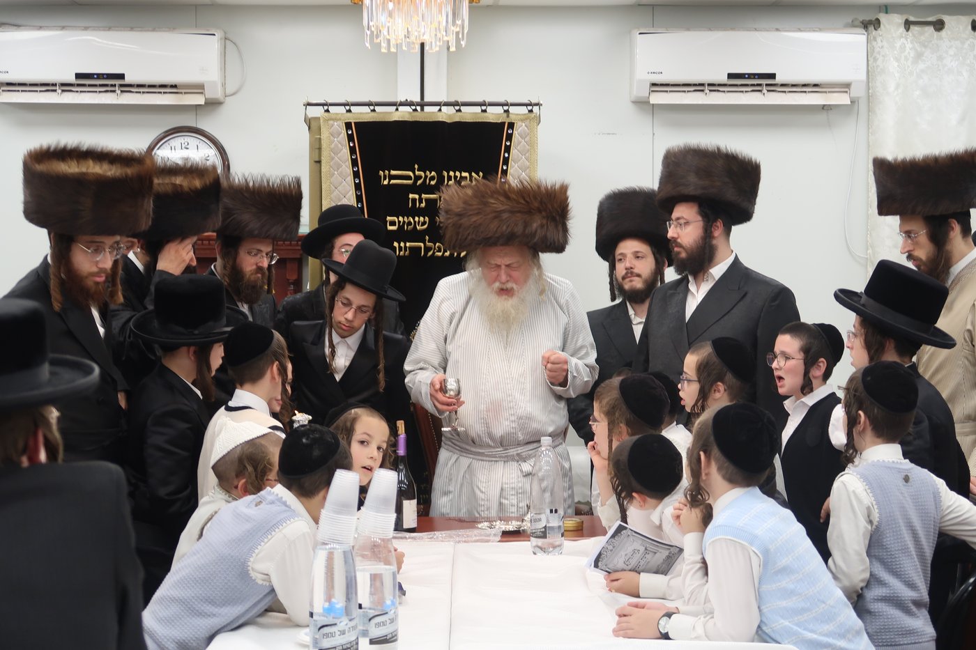האדמו"ר ממבקשי אמונה בבית שמש