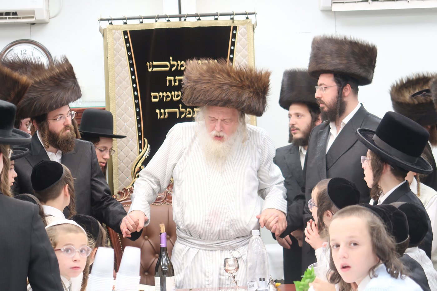 האדמו"ר ממבקשי אמונה בבית שמש