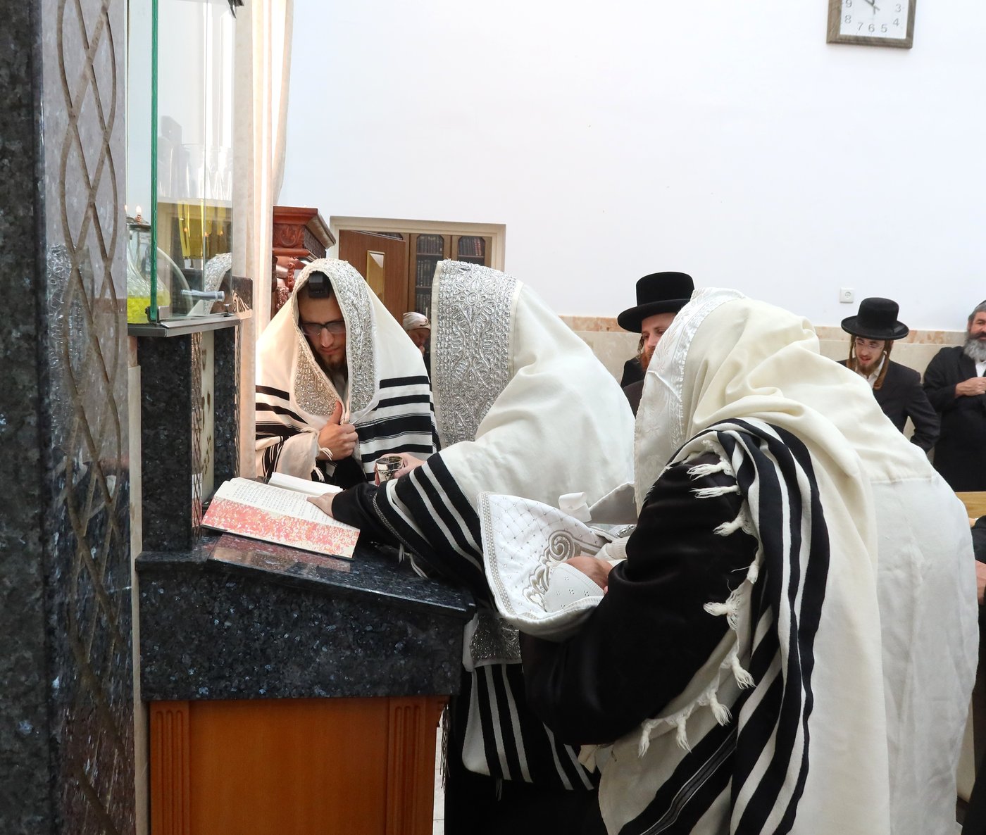 שמחת הברית בחצרות טשארנאביל - מאור חיים