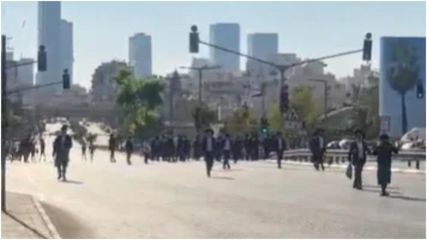 כביש גהה נחסם: עשרות 'רצפ"ניקים' יצאו למחאה על מעצר לומדי תורה