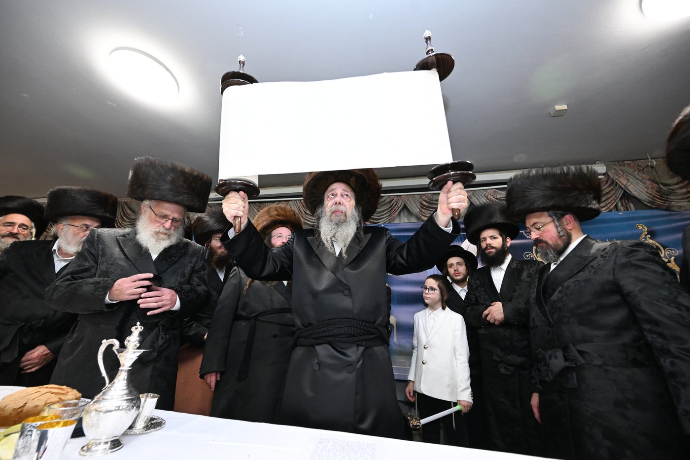 מעמד הכנסת ס"ת בזוועהיל