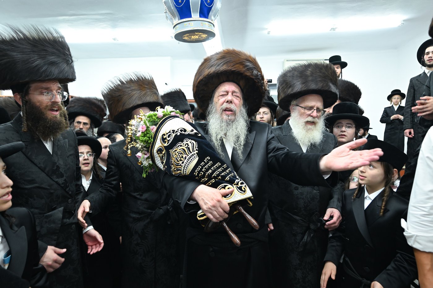 מעמד הכנסת ס"ת בזוועהיל