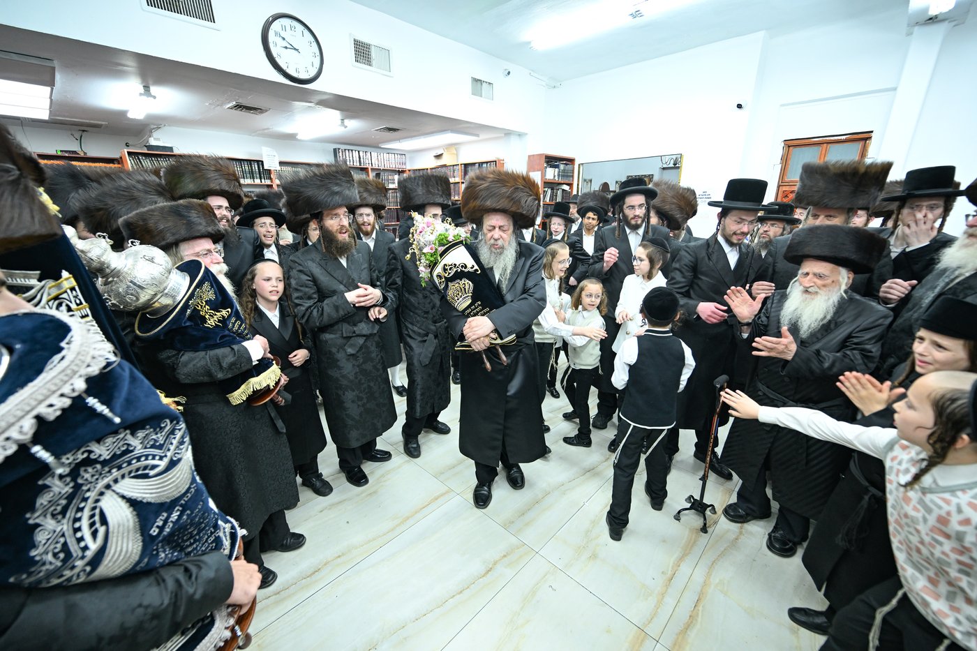 מעמד הכנסת ס"ת בזוועהיל