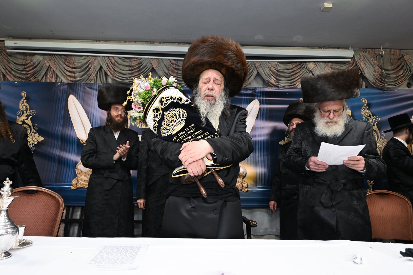 מעמד הכנסת ס"ת בזוועהיל