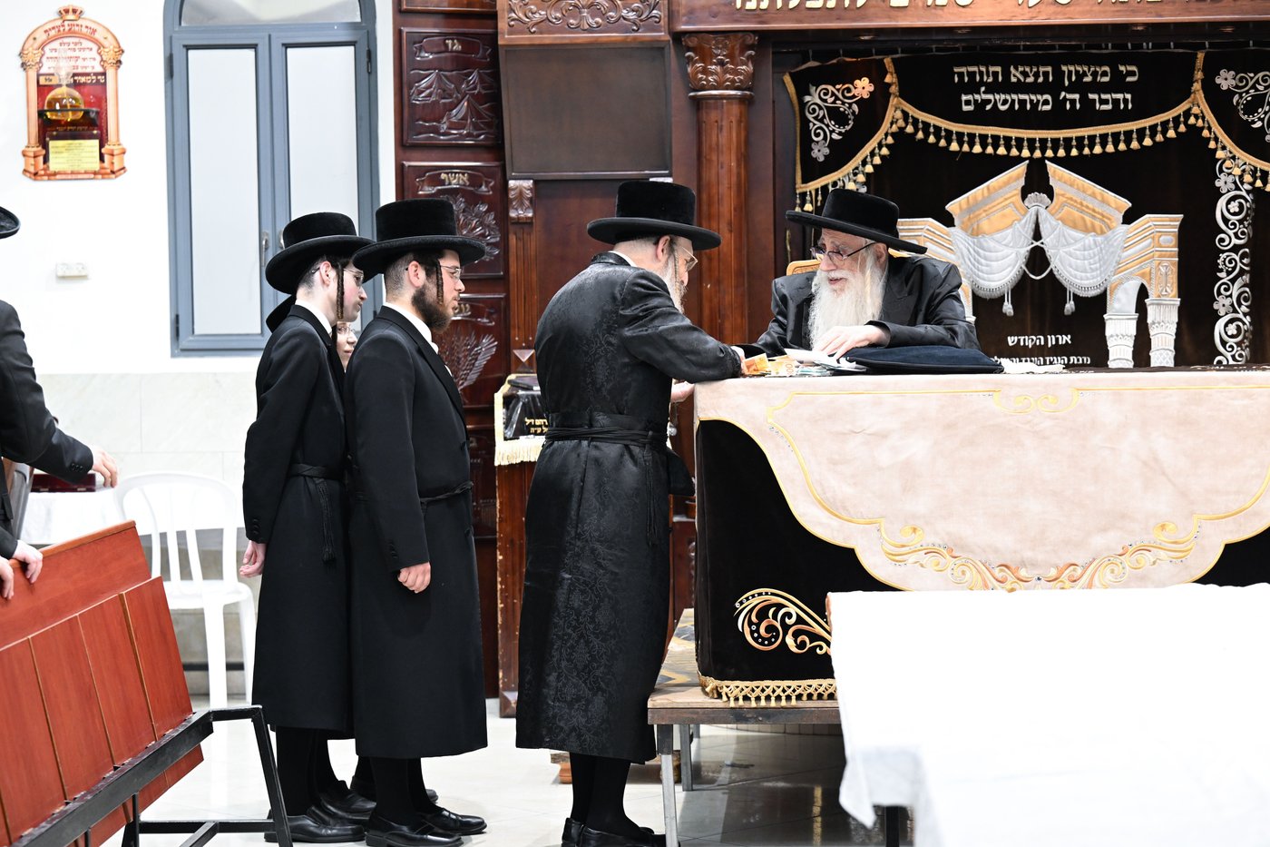 האדמו"ר מצאנז בקבלת קהל בחיפה