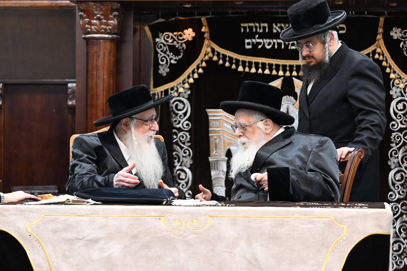 האדמו"ר מצאנז בקבלת קהל בחיפה