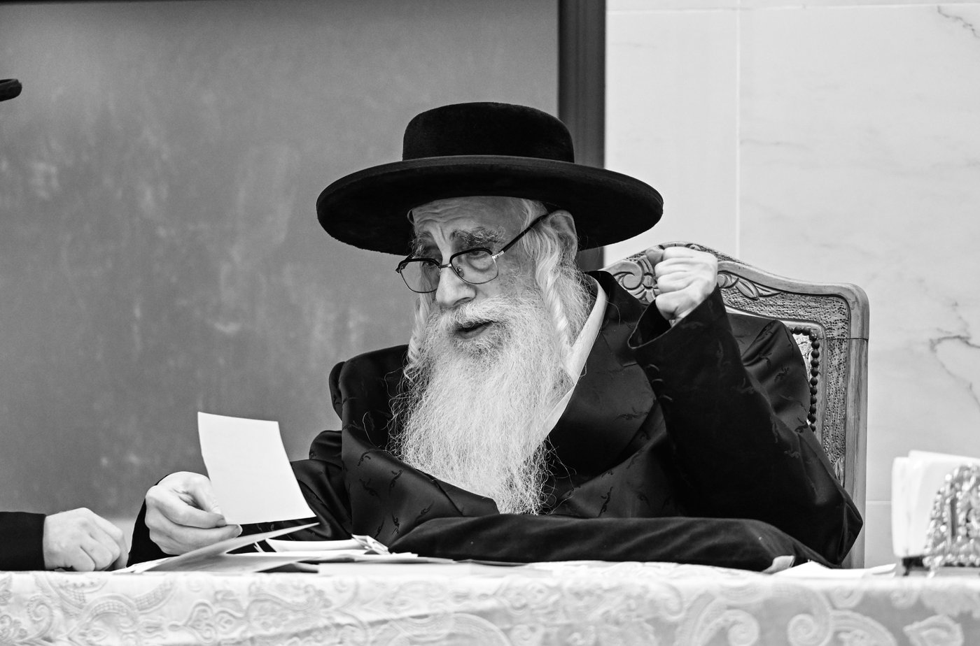 האדמו"ר מצאנז בקבלת קהל בצפת