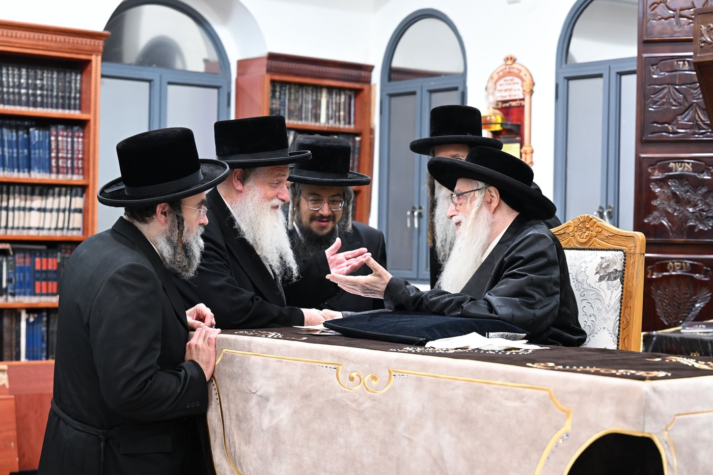 הגרד"ש זולדן אצל האדמו"ר מצאנז בקבלת קהל בחיפה
