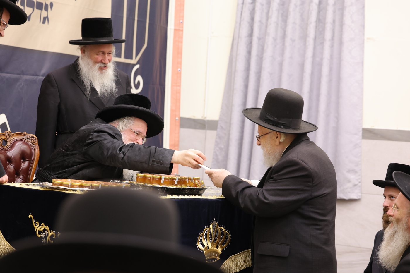 הכינוס בחצה"ק נדבורנה ירושלים