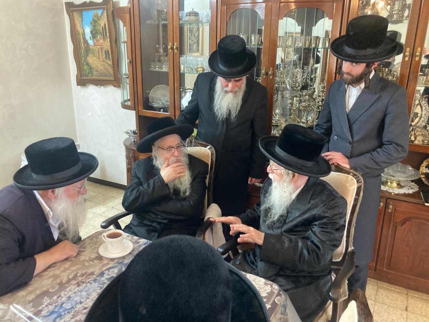 האדמו"ר מצאנז קלויזנבורג בביקור אצל גיסו גאב"ד צאנז ירושלים
