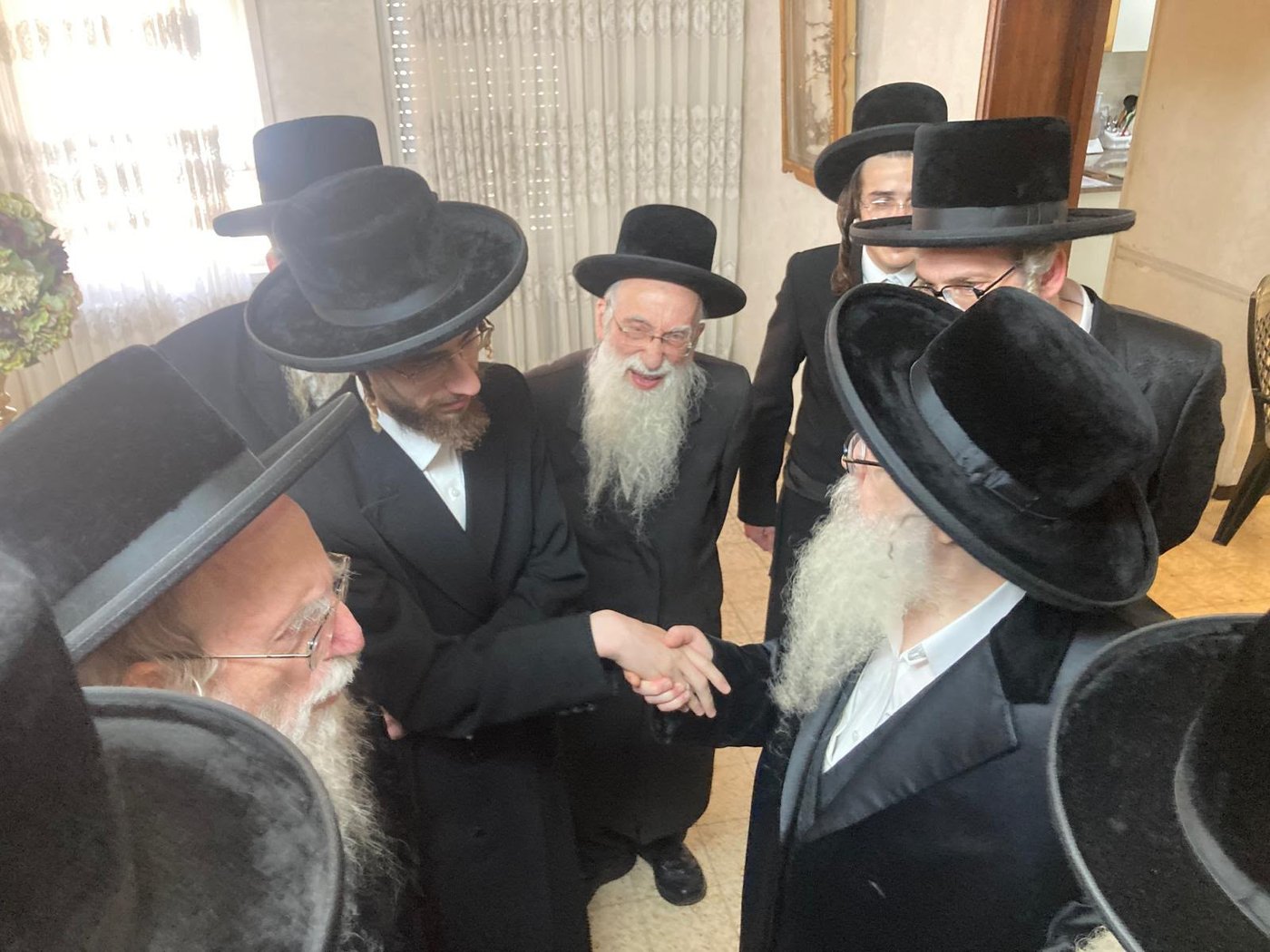 האדמו"ר מצאנז קלויזנבורג בביקור אצל גיסו גאב"ד צאנז ירושלים