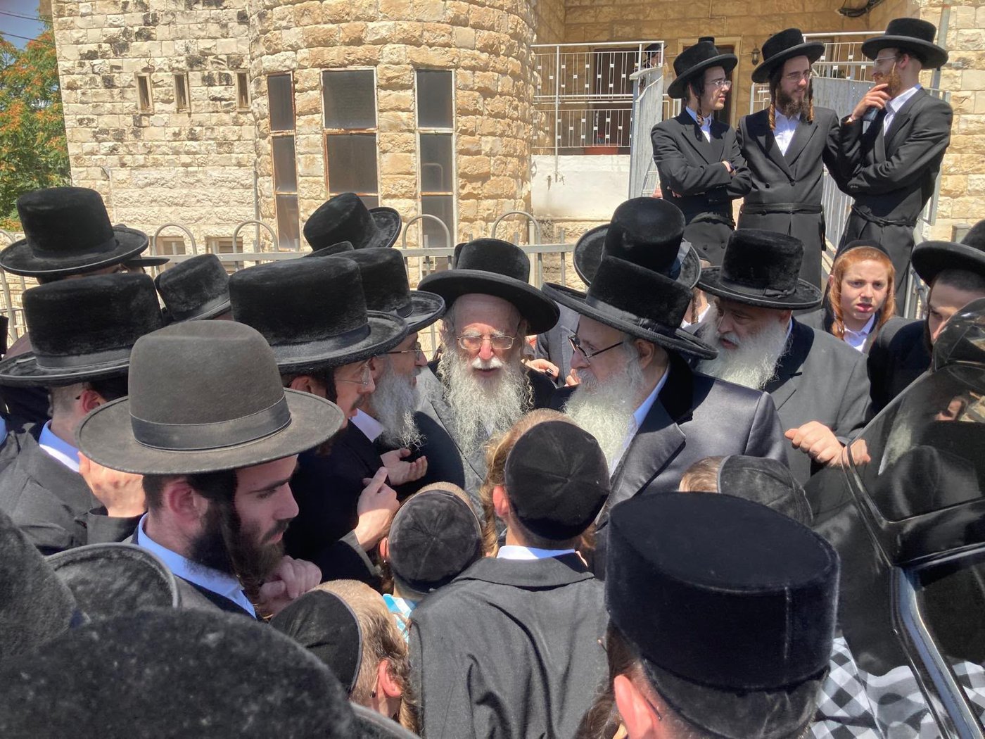 האדמו"ר מצאנז קלויזנבורג בביקור אצל גיסו גאב"ד צאנז ירושלים