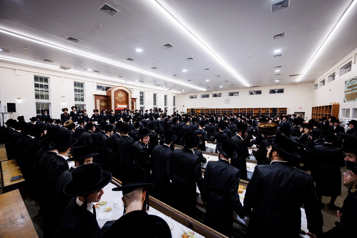 האדמו"ר מבאבוב 45 בביקורים במחנות הקיץ