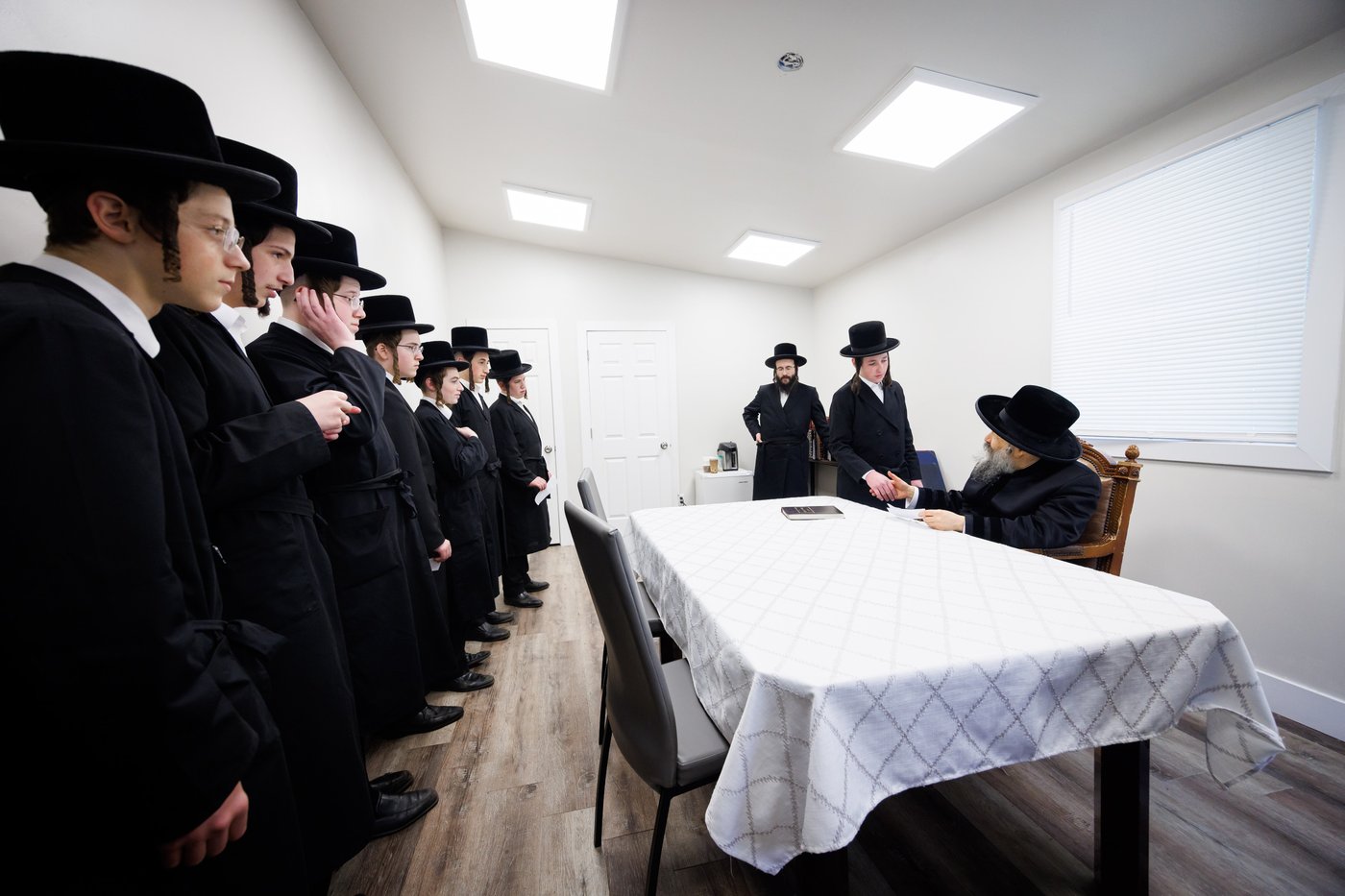 האדמו"ר מבאבוב 45 בביקורים במחנות הקיץ