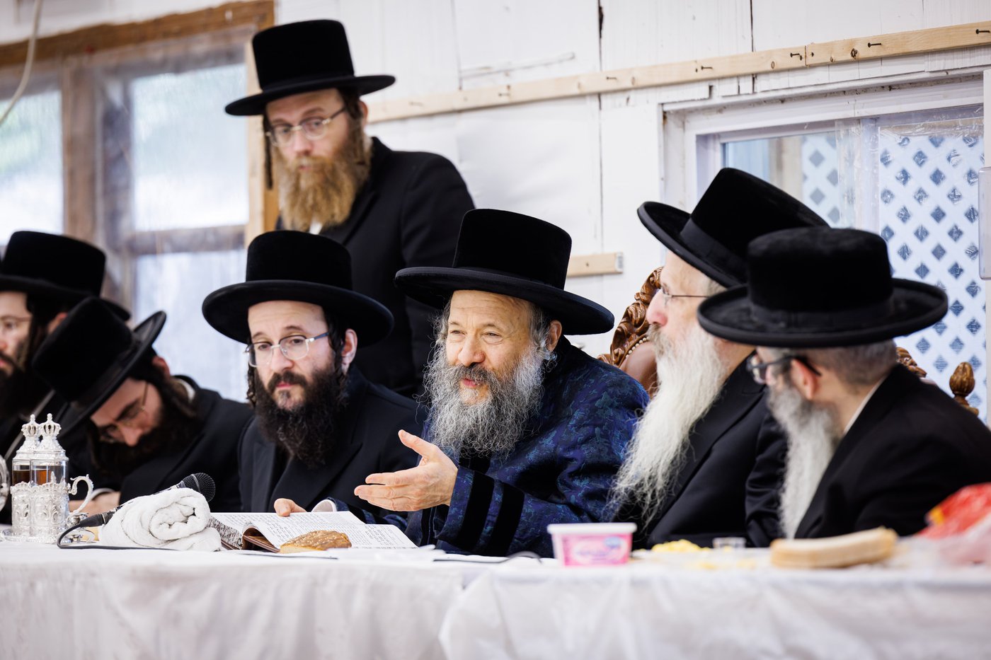 האדמו"ר מבאבוב 45 בביקורים במחנות הקיץ