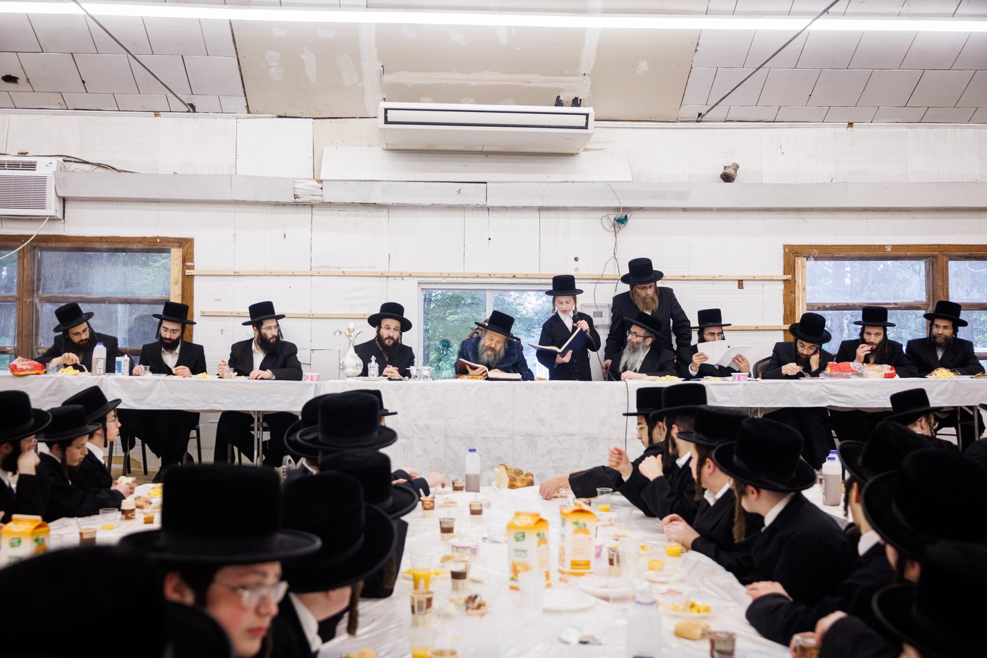 האדמו"ר מבאבוב 45 בביקורים במחנות הקיץ