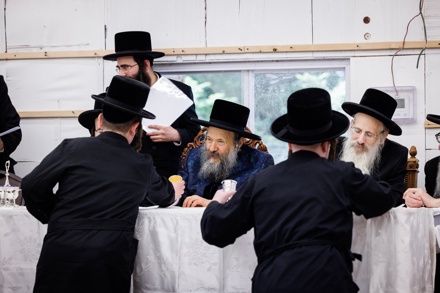 האדמו"ר מבאבוב 45 בביקורים במחנות הקיץ