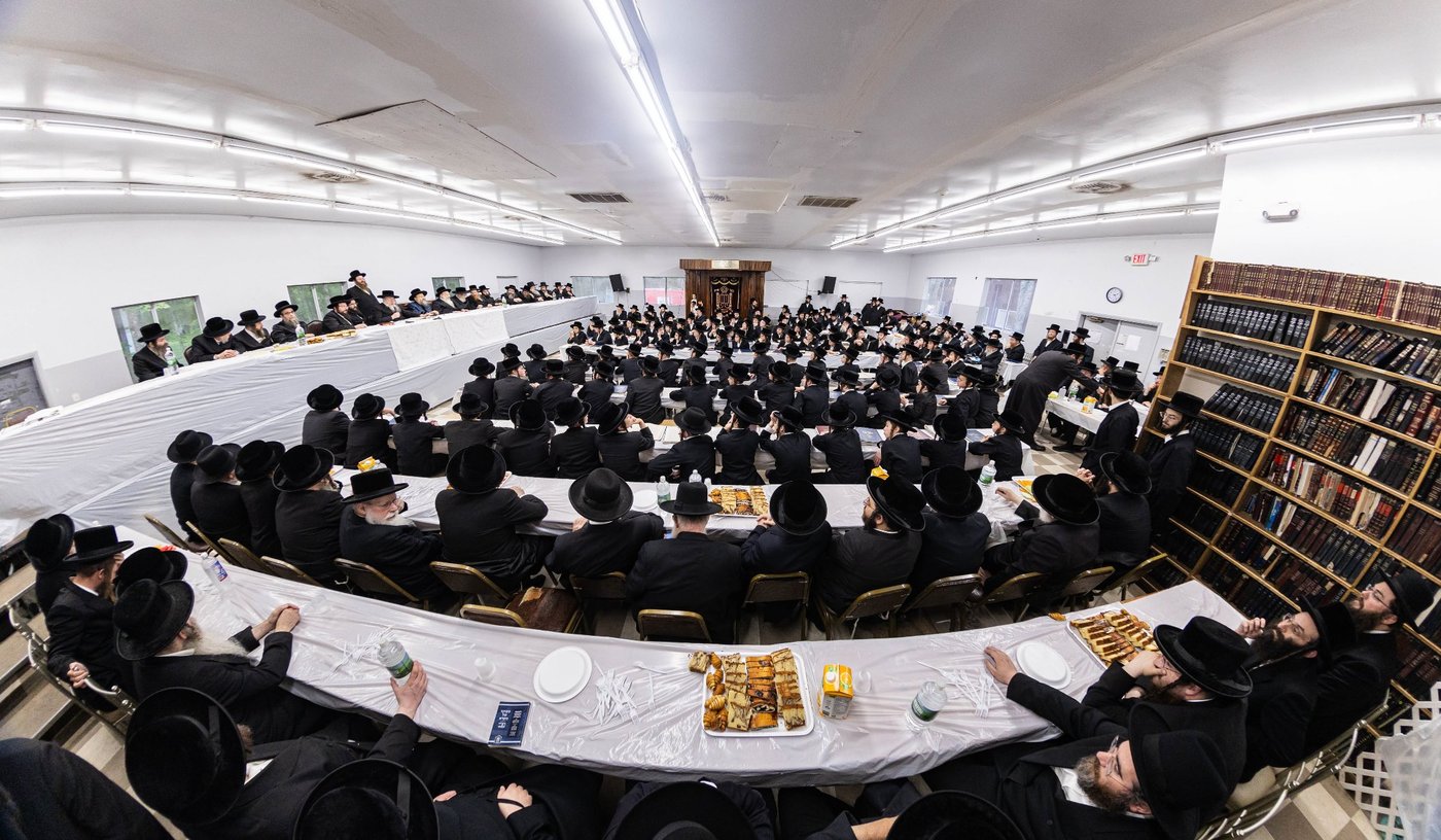 האדמו"ר מבאבוב 45 בביקורים במחנות הקיץ