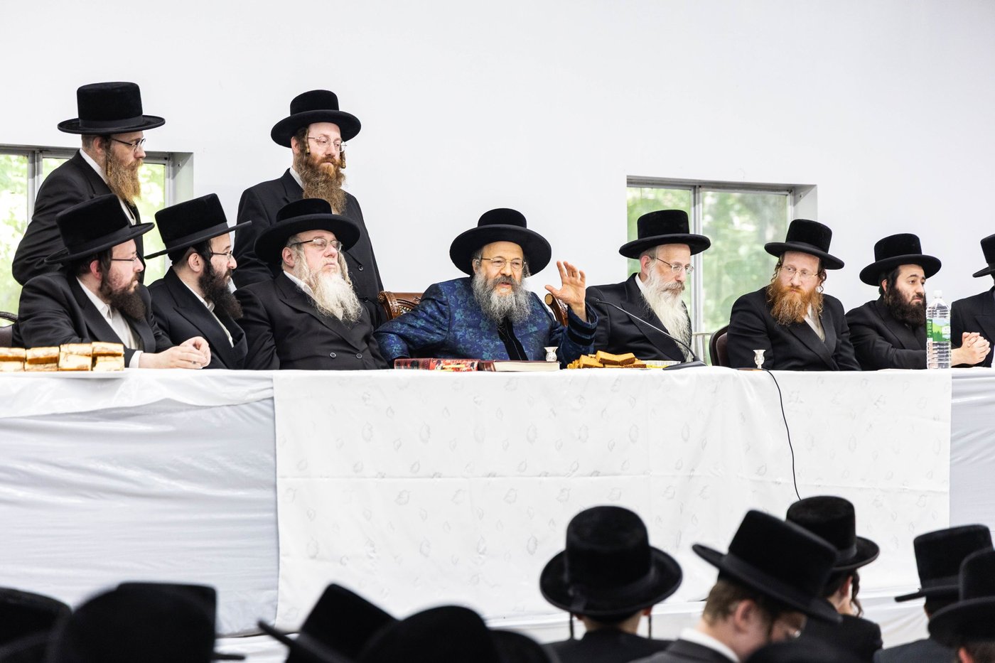 האדמו"ר מבאבוב 45 בביקורים במחנות הקיץ