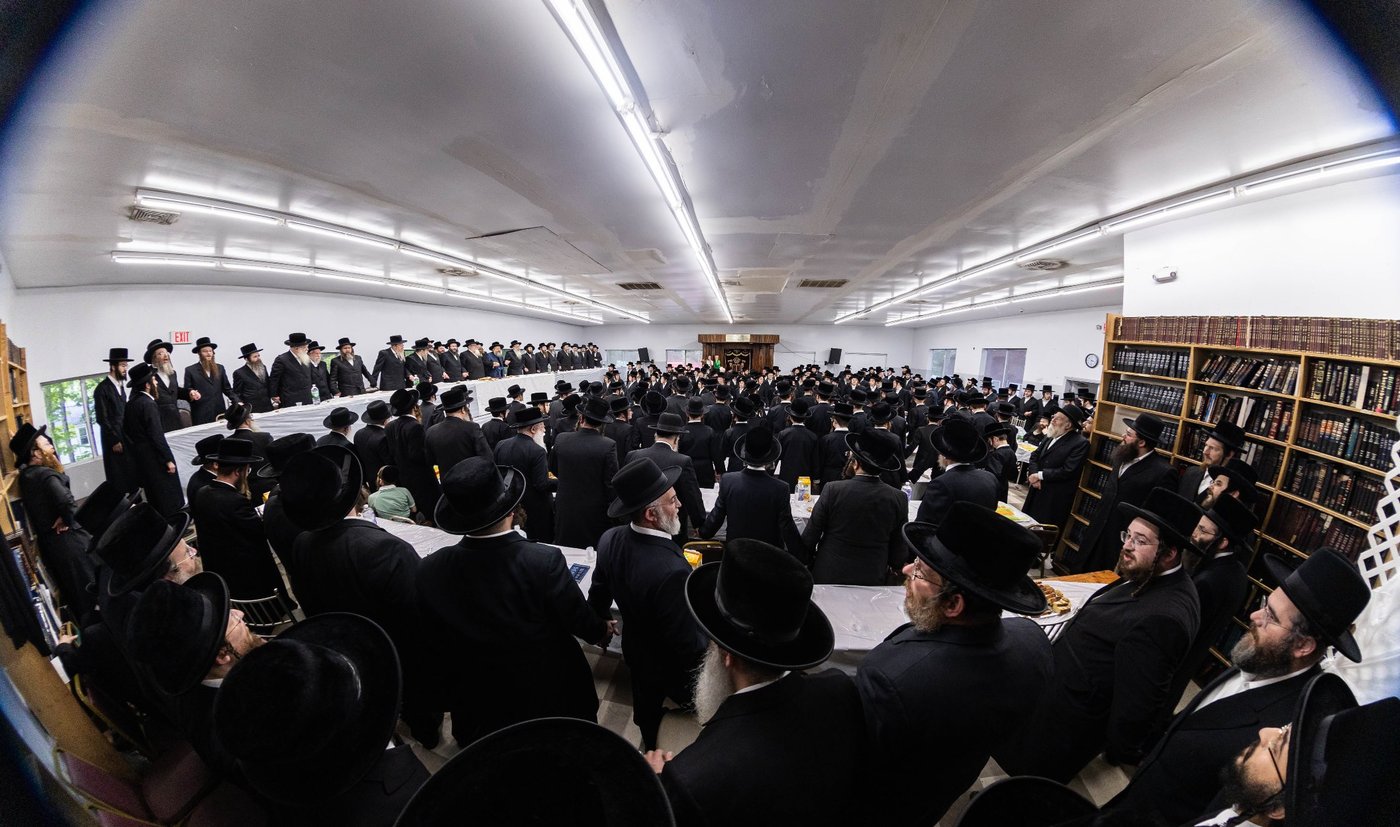 האדמו"ר מבאבוב 45 בביקורים במחנות הקיץ