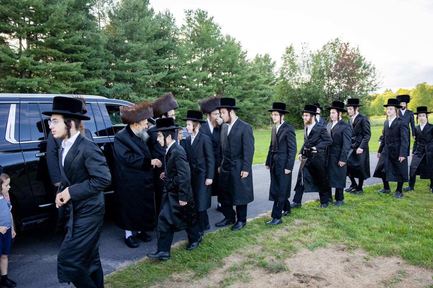 האדמו"ר מבאבוב 45 בביקורים במחנות הקיץ