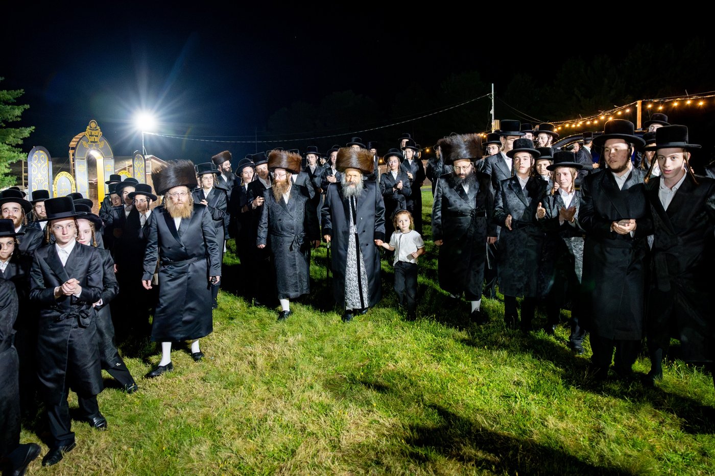 האדמו"ר מבאבוב 45 בביקורים במחנות הקיץ