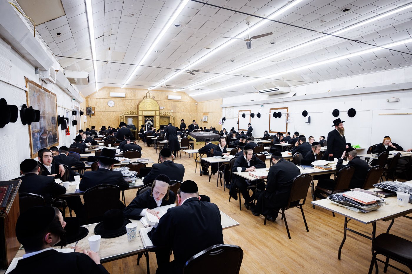 האדמו"ר מבאבוב 45 בביקורים במחנות הקיץ