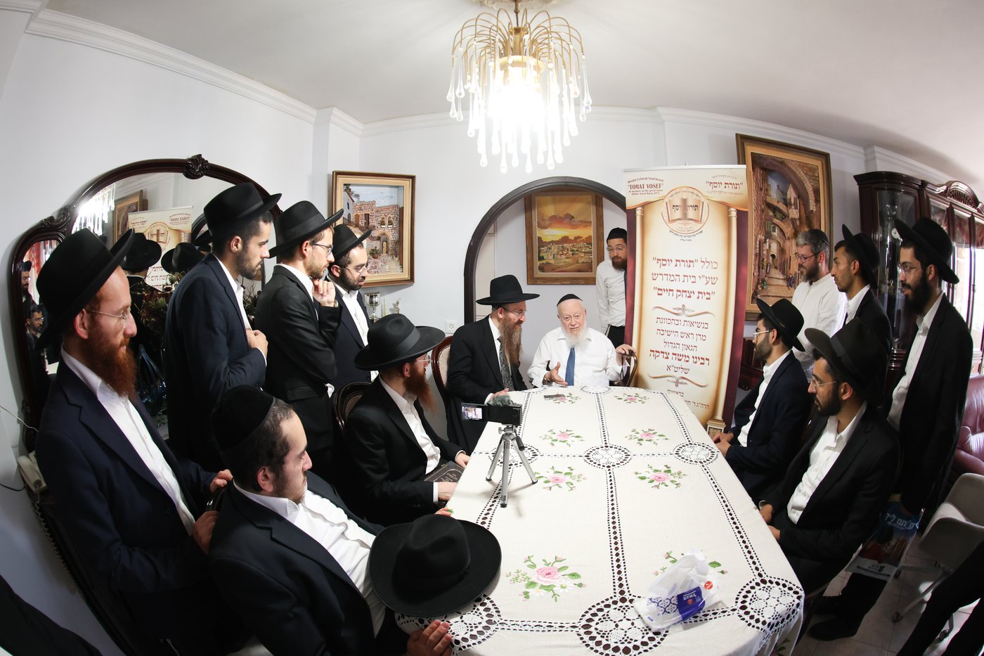 אברכי תורת יוסף בבתי גדולי ישראל