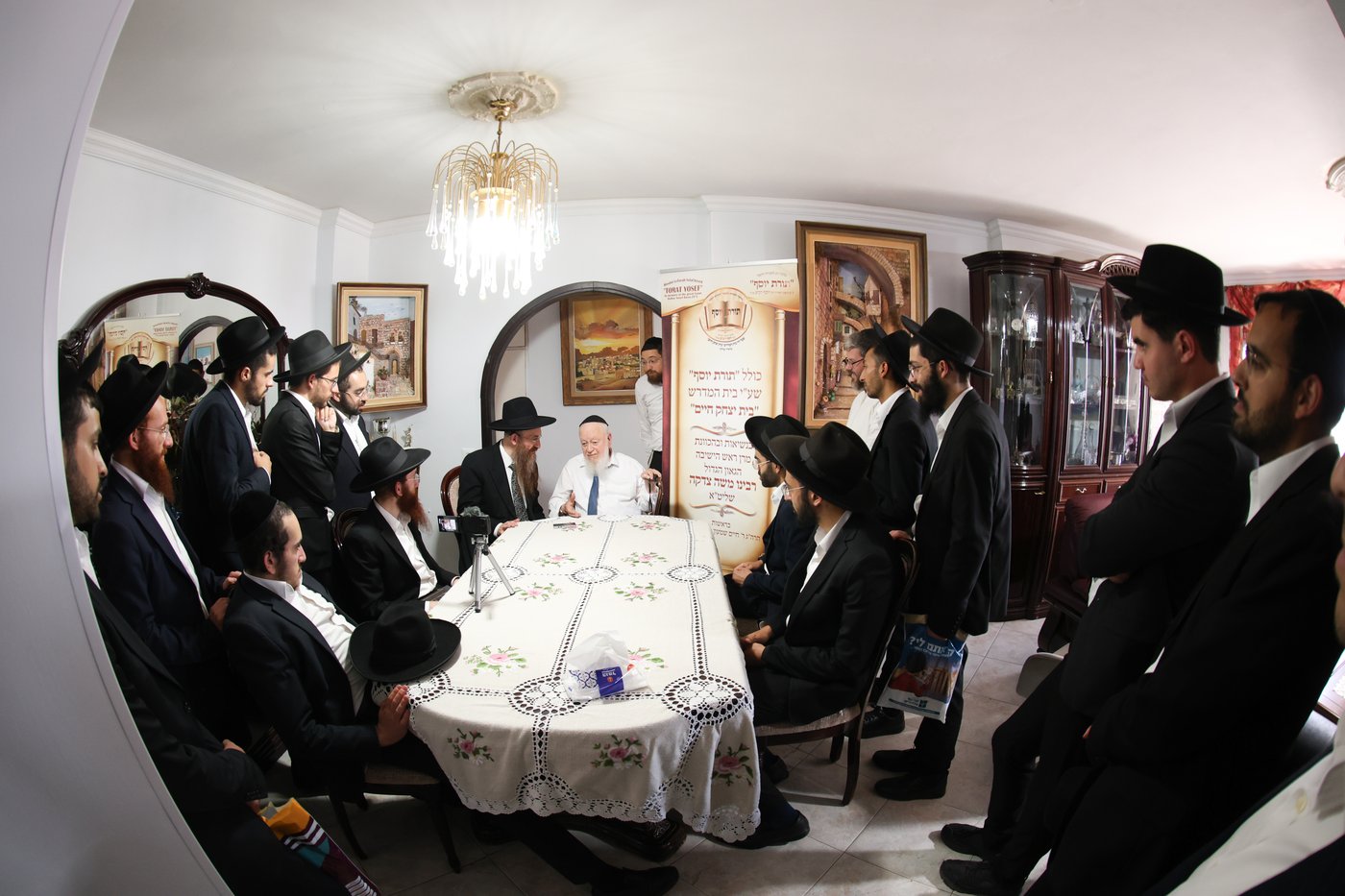 אברכי תורת יוסף בבתי גדולי ישראל