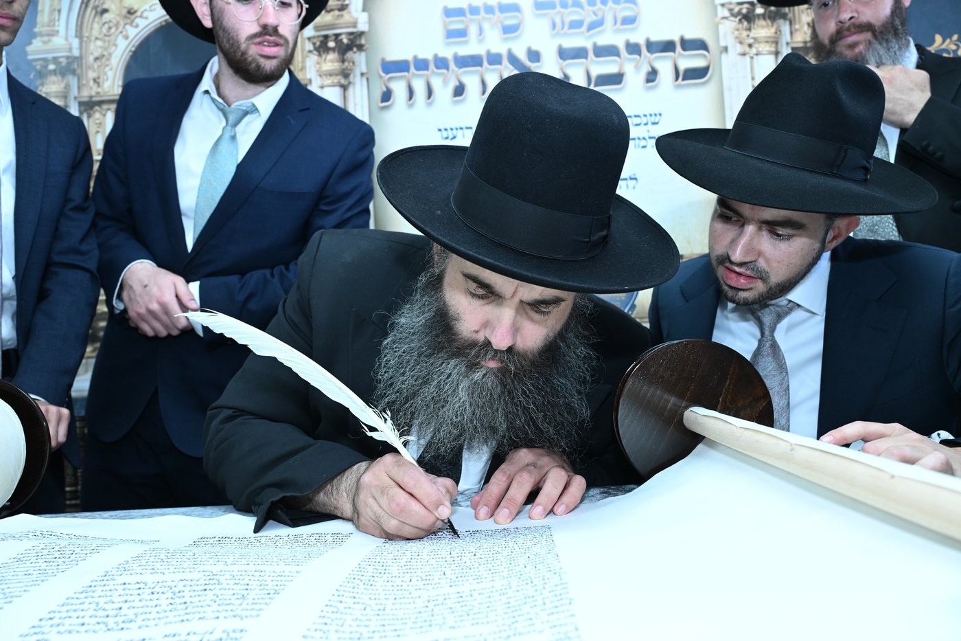 הכנסת ס"ת לישיבת בית אשר